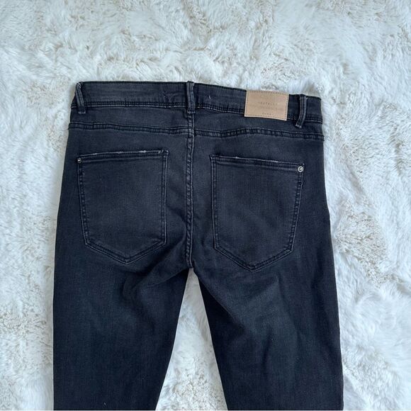 Zara Trafaluc black skinny jeans size 6 w small single knee rips - Picture 8 of 10